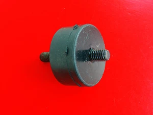 ARCTIC CAT • NOS Motor Mount 0108-206 76 Cross Country 76-79 Pantera Snowmobile - Foto 1 di 2