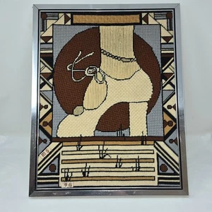 VINTAGE 1996 MS NADELSPITZE HANDGENÄHT DAMEN BEIN SCHUH WANDKUNST METALL GERAHMT - Bild 1 von 6