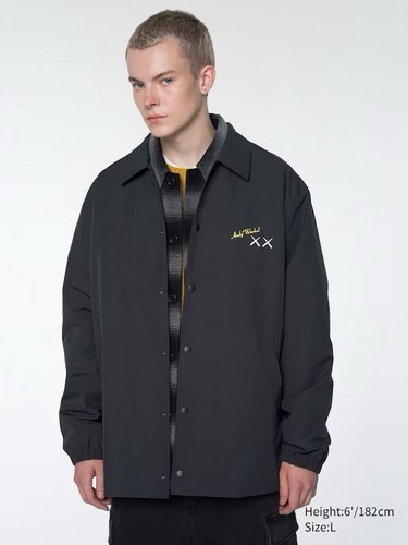 NUOVO Uniqlo KAWS + Andy Warhol Nero UT Coach Jacket Small Art Coat Banana