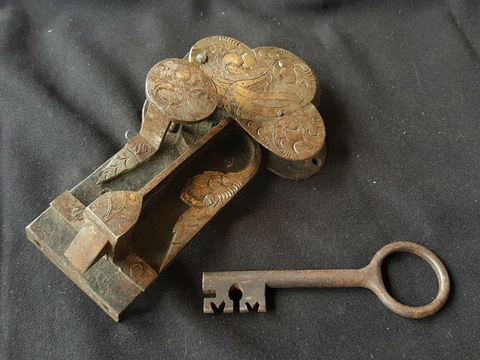 One Reclaimed Antique Steel French Lock With Key Door Furniture (EB258) Cover