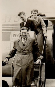 VINTAGE PHOTOGRAPH: PEOPLE DISEMBARKING FROM BEA AIRPLANE AIRCRAFT - Picture 1 of 1