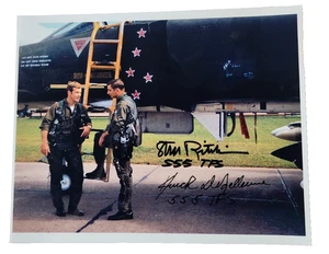 Foto firmada por Steve Ritchie y Chuck Debellevue pilotos de combate de Vietnam USAF 555TFS - Imagen 1 de 3