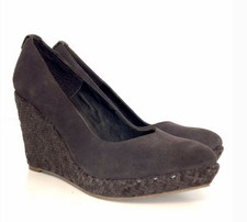 dark gray wedges
