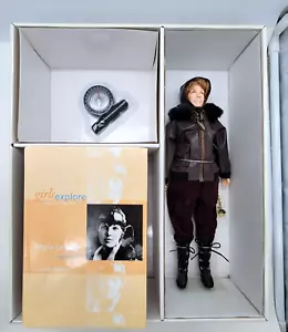 “Girls Explore” Muñeca Amelia Earhart y Libro de Biografía, COMO NUEVO Nunca Fuera de la Caja - Imagen 1 de 6