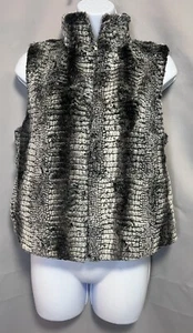 5/48 Saks Fifth Avenue Women’s Faux Fur Full Zip Vest Size XS - Picture 1 of 8