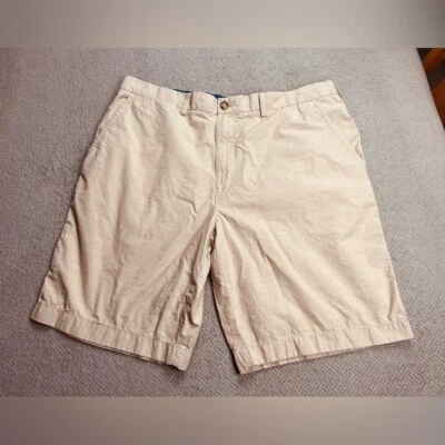 Pantalones cortos chinos Tommy Hilfiger para hombre 38 caqui frente plano tiro alto 10” entrepierna Foto 1 de 4