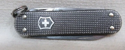 Victorinox 瑞士军刀经典 SD Alox 灰色金属 58 毫米 — 第 1/4 张图片