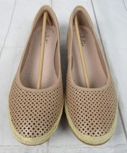Clarks Women's Tan Flats Size 10 NIB - Picture 1 of 9