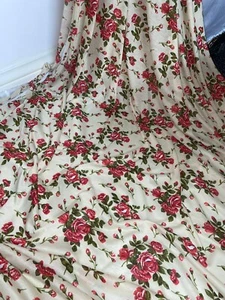 1 METER CREAM/RED FLORAL ROSE BUNCH VISCOSE FABRIC 58” WIDE - Picture 1 of 6