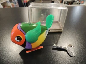 LiLo Western Germany Tin Wind Up Colorful Toy Bird with Original Box & Key - Picture 1 of 3