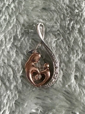 Zales 1/4 Ct. T.W. Oro 10K en forma de corazón multidiamante Foto 1 de 3