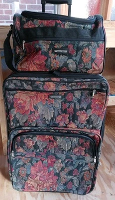Maleta de viaje de colección JCPenney Jaguar tapiz floral equipaje rodante y pequeña  Foto 1 de 4
