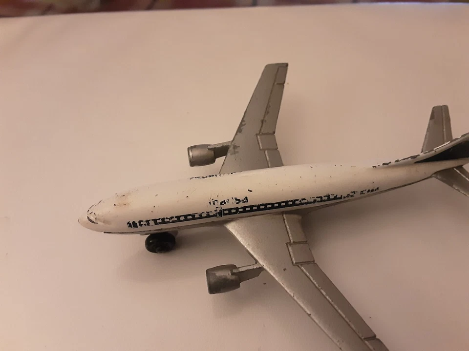 ЛИТОЙ САМОЛЕТ AIRBUS A300 B MATCHBOX LESNEY PROD 1973 - Изображение 1 из 4