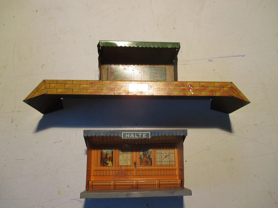 TRAINS HORNBY  ACCESSOIRES DECORATION : HALTE AVEC QUAI / HALTE SANS QUAI - Photo 1/2