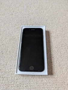 iPhone SE 2020 64GB - Picture 1 of 5