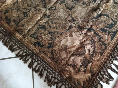 Tapis de table Napoléon III A riches Décors et Fils dorés ou Tapisserie Ancienne - Photo 1/4