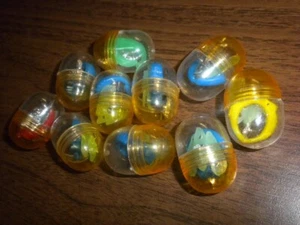 (10) 1960's GUMBALL HORNETS RINGS vending capsules Hong Kong - GREEN HORNET? lot - Picture 1 of 7