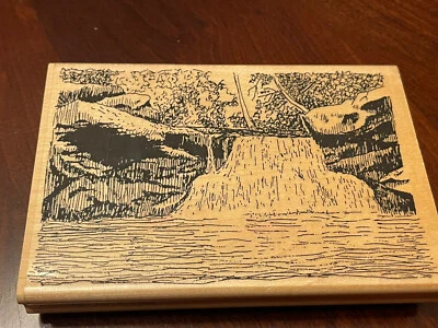 Gran sello de cascada paisaje cabaña de goma Foto 1 de 4