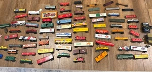 Vintage Group Lot Of Assorted Ho Train Train Parts Cars Freight Assorted Etc - Picture 1 of 24