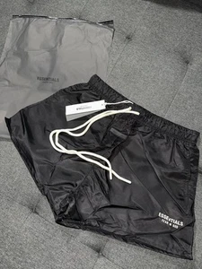 Pantaloncini da corsa Fear Of God Essentials nylon Jet Black nuovi uomo piccoli nuovi con etichetta - Foto 1 di 8