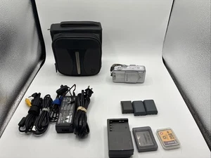 Canon PowerShot S30 3.2MP Digital Camera Bundle * See Details* - Picture 1 of 12