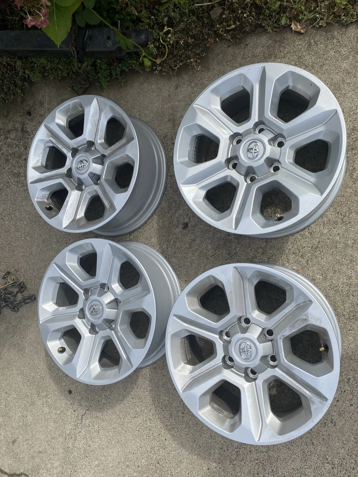17” TOYOTA 4RUNNER SR5 2014 15 16 17 18 19 20 21 22 2023 FACTORY WHEEL OEM RIM - Image 1 of 4