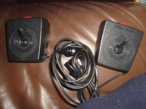 Dragon 32 Joysticks und funktionstüchtig sehr guter Zustand - Bild 1 von 1