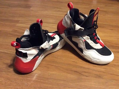 Zapatos de baloncesto Jordan Defy Sp para hombre, color blanco negro rojo, talla 12 Foto 1 de 4