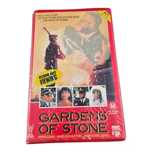 Gardens of Stone - VHS - HTF, Retro CBS FOX, Clamshell, War - Foto 1 di 7