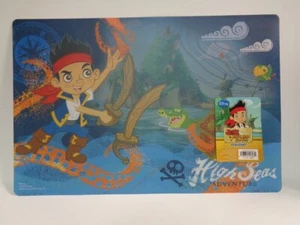 TOVAGLIETTA JAKE E I PIRATI DELL'IMPATRIA, AVVENTURA IN ALTO MARE 11,75" x 17,75" NUOVA - Foto 1 di 1