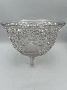 Vintage McKee Crystal Glass Daisy Three Footed Decorative Bowl. - Picture 1 of 6