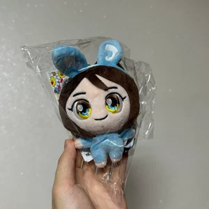 NewJeans (NJZ) x Murakami Takashi Llavero de Peluche Minji 100% Genuino - Imagen 1 de 3
