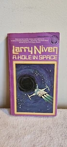 LARRY NIVEN A HOLE IN SPACE SCI-FI VTG PAPERBACK BOOK 1978 SHORT STORIES - Picture 1 of 15