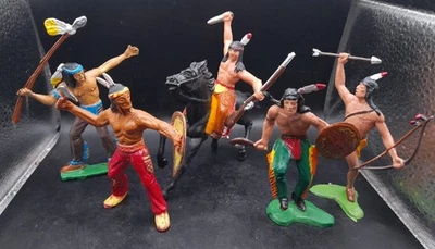 OLIVER et autre  / 5  INDIENS   (hauteur 7 cm) - Photo 1/4