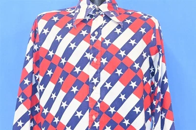 CAMISA MASCULINA VINTAGE ANOS 70 SUAS ESTRELAS LISTRAS BANDEIRA AMERICANA EUA GOLA GRANDE BOTÃO PARA BAIXO M - Imagem 1 de 4