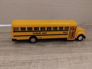 Scuolabus pressofuso SS9852 con pull back funzionante - Foto 1 di 8