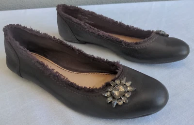 Simply Vera Wang Mujer 9M Cuero Marrón Ballet Pisos Borde Deshilachado Acentos Joya Foto 1 de 4