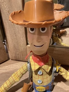Disney Pixar Hasbro seltene 2001 Sheriff Woody Toy Story Actionfigur  - Bild 1 von 7