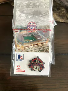 Spilla da bavero 25 Texas Rangers 1972 1997 McCormick 25° anniversario - Foto 1 di 1