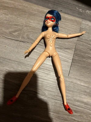 Playmates Toys 神奇瓢虫时尚娃娃可动人偶 9 英寸电子 — 第 1/2 张图片