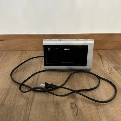 RCA Alarm Clock Radio AM/FM Digital Display Model RP5420A  Batterypack Corroded - Image 1 of 4
