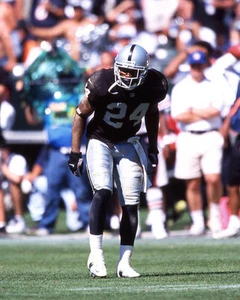 Oakland Raiders CHARLES WOODSON Glossy 8x10 Photo Football Print Poster HOF 2021 - Picture 1 of 1