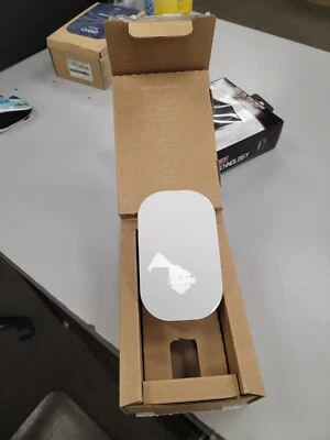 eero D011101 Beacon Mesh WiFi Range Extender - Image 1 of 3