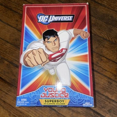 Young Justice Superboy in Cloning Chamber SDCC 2011 Figura Exclusiva Universo DC Foto 1 de 2