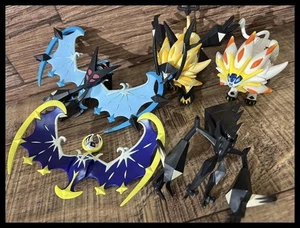Pokemon Moncolle Juego de 5 piezas Figura Lunala Solgaleo Necrozma Envío Gratis FEDEX - Imagen 1 de 11