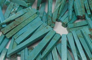 1/2 Pfund Türkis Farbe Howlith Zahnstocher Form Perlen/30mm-60mm (T701-W8) - Bild 1 von 2