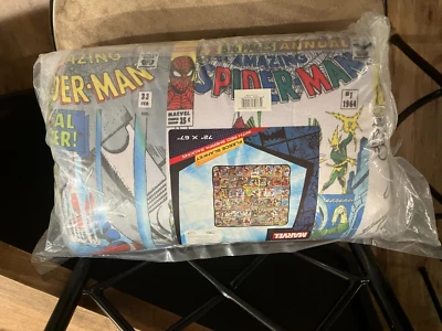New MARVEL Spider-Man fleece blanket with red sherpa backing 72"x67" - Image 1 of 2