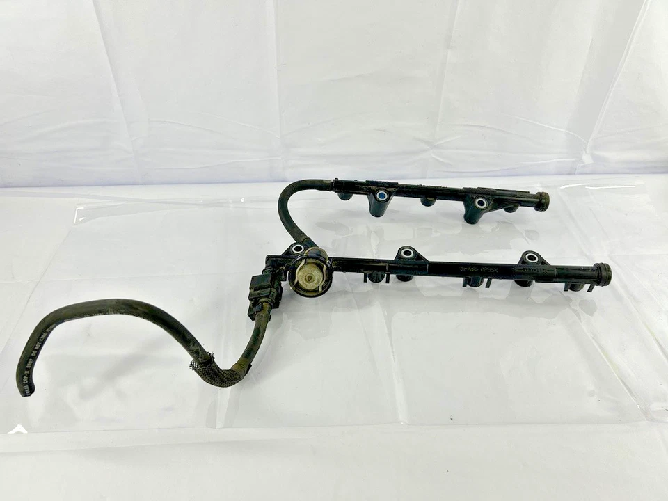 Toyota RAV4 2006-2011 3,5 L V6 riel de combustible/regulador de presión Foto 1 de 4