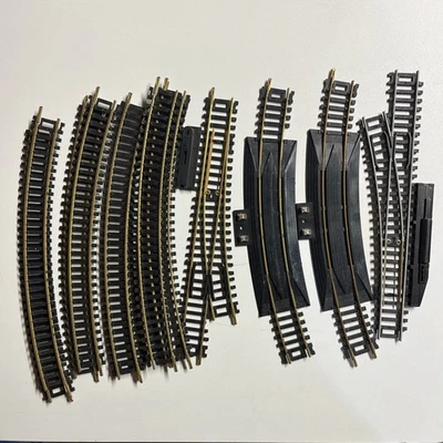 HO Scale Tyco Railroad Track Mixed Lot Of 19 18”R/Switch/Terminal Track/Straight - Image 1 of 4