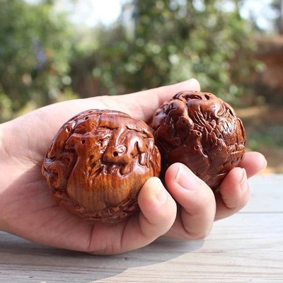 Laos Huanghuali Madera Tallada Salud Bola Zodiaco Agarre Juguete Madera Maciza Portátil Regalo Foto 1 de 4